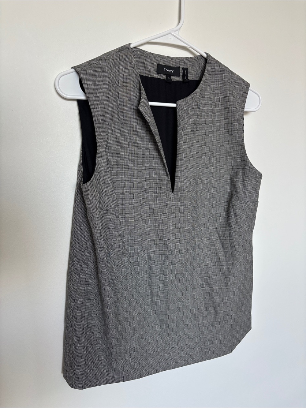 Theory Gray Textured Sleeveless V-Notch Shell Top, worn a few times